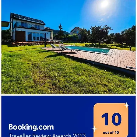 Vila Field6 *